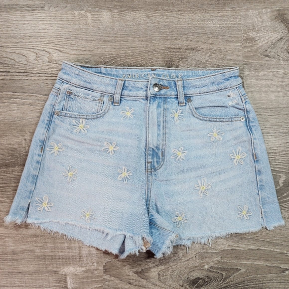 AMERICAN EAGLE Daisy Flower Embroidered Cut Off Distressed Denim Jean Shorts 2 - Picture 14 of 14